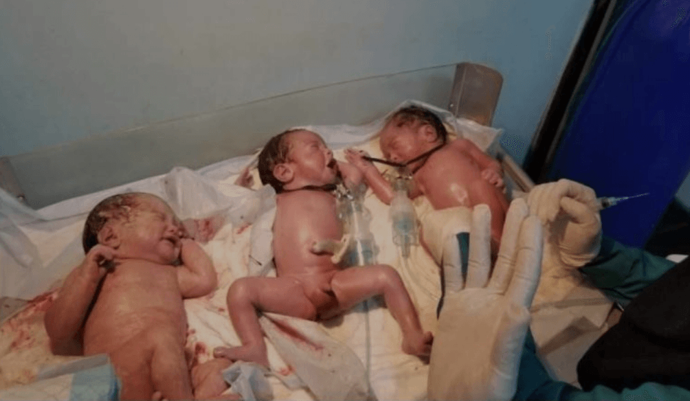 امراة في العقد الثالث تنججب ثلاثة توائم